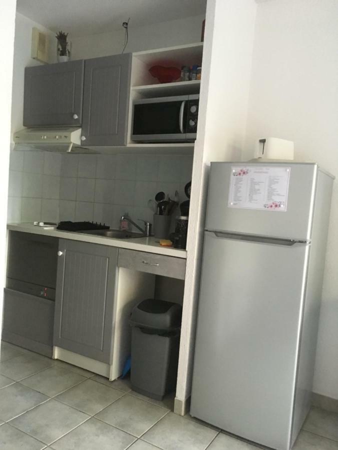 Sanary Sur Mer Appartement 30M2 T2 Avec Terrasse Piscine 10Min A Pied De La Plage Exterior foto